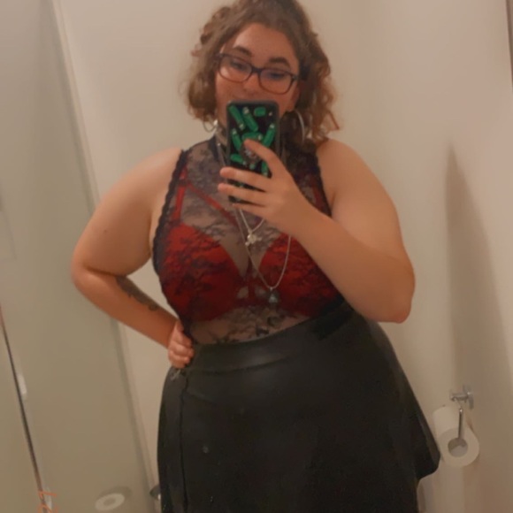 Meet ya Poshgal Kirsty 👑🥵❤️🔥💁🏻♀️ - Picture 6 of 7